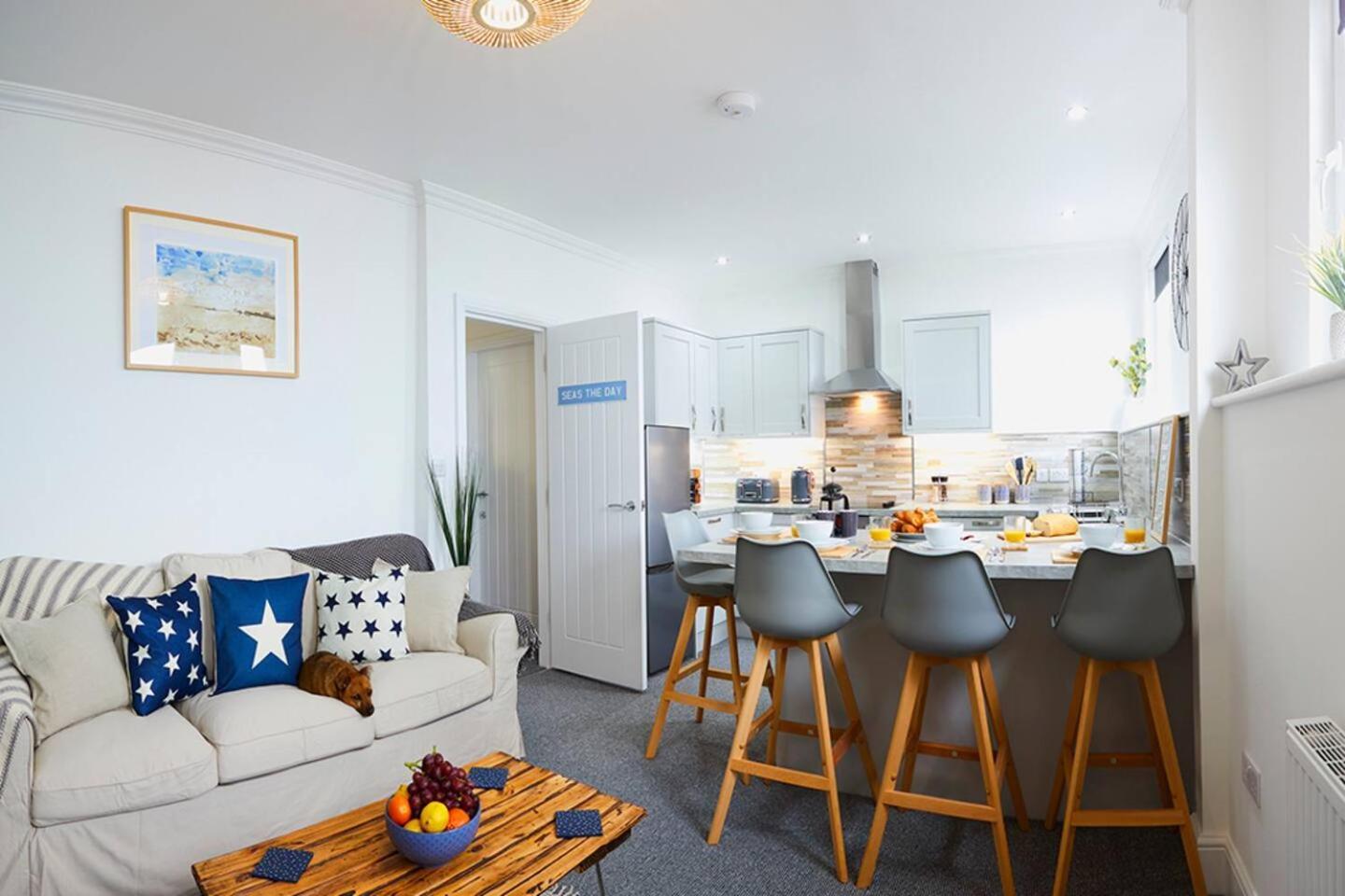 Bay View - Amazing Location With Sea Views! Aparthotel Scarborough Exteriör bild