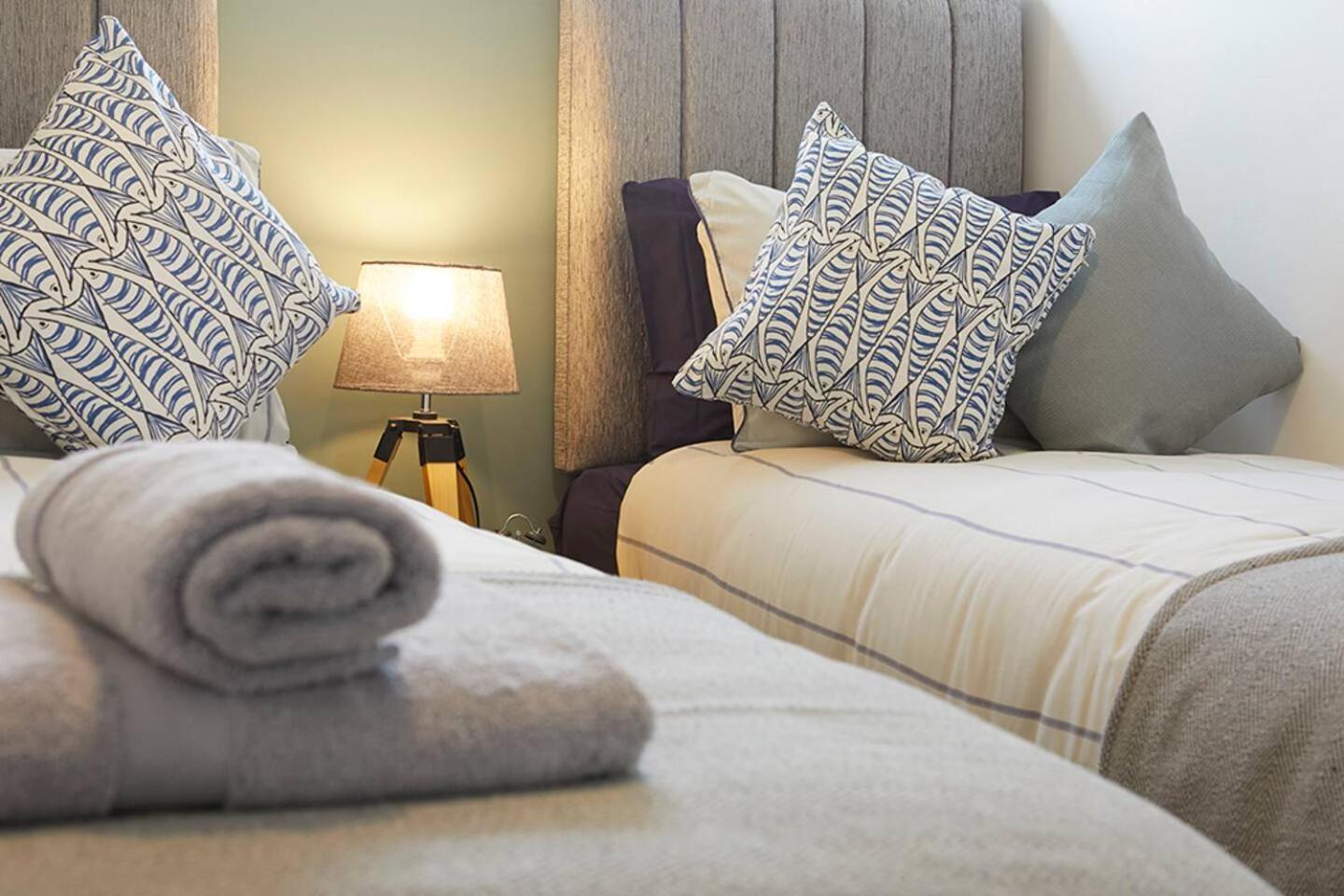 Bay View - Amazing Location With Sea Views! Aparthotel Scarborough Exteriör bild